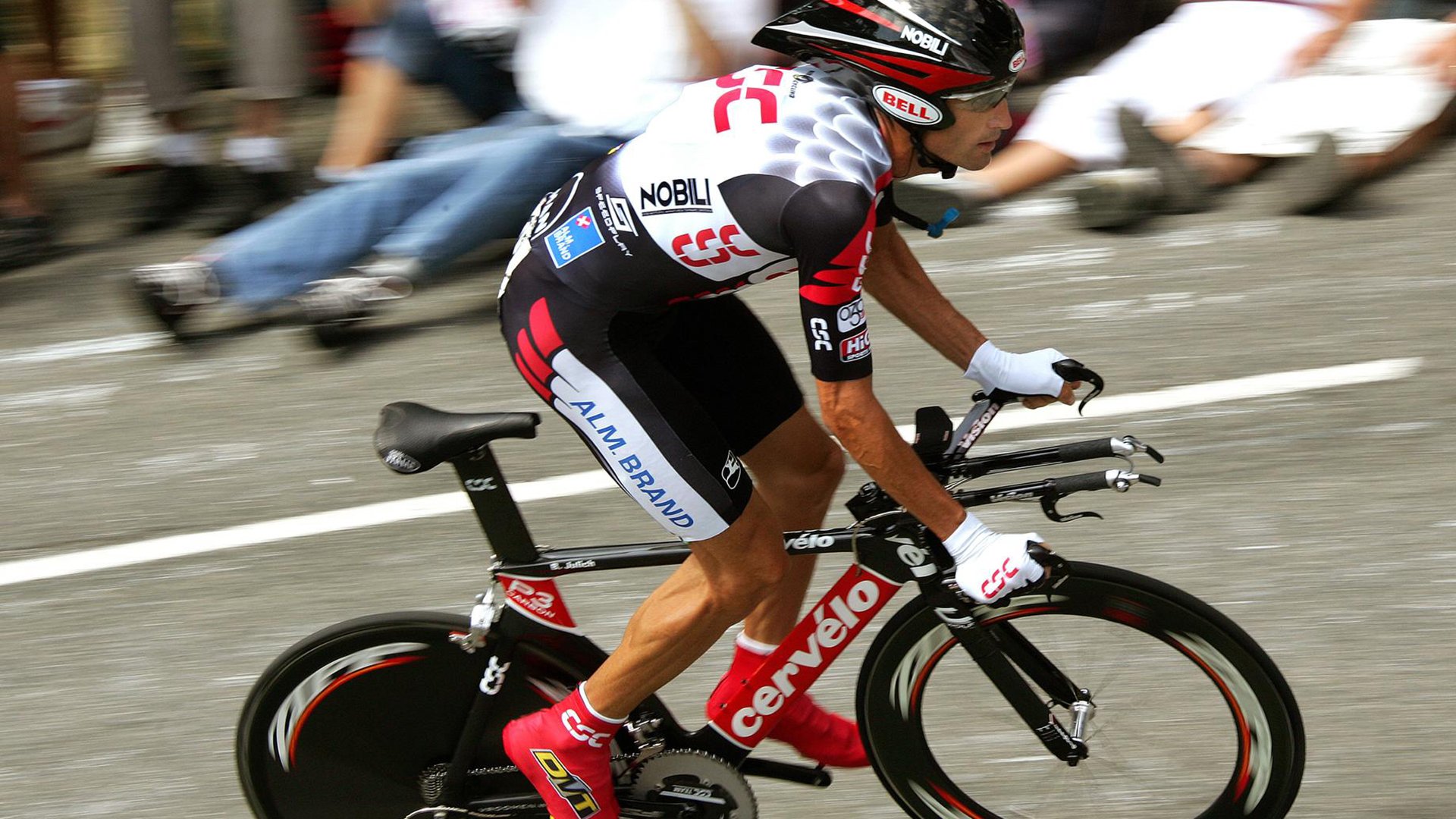 史密斯冲线瞬间掀起观众欢呼，史密斯一