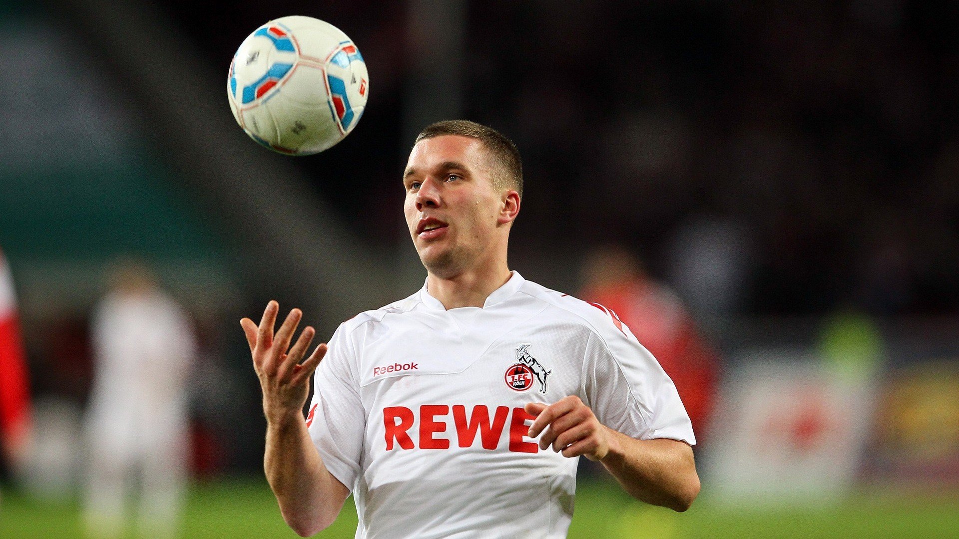 斯密斯：全黑队不可或缺的半场支柱，进攻线上的关键人物，sime斯密